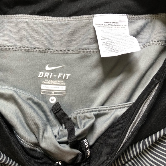 Black and grey patterned Nike shorts - Picture 2 of 3